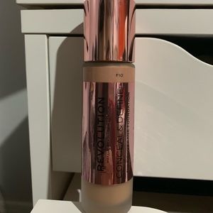 Makeup Revolution Makeup - Makeup Revolution Foundation: F10 Makeup Revolution Makeup - Makeup Revolution Foundation: F10